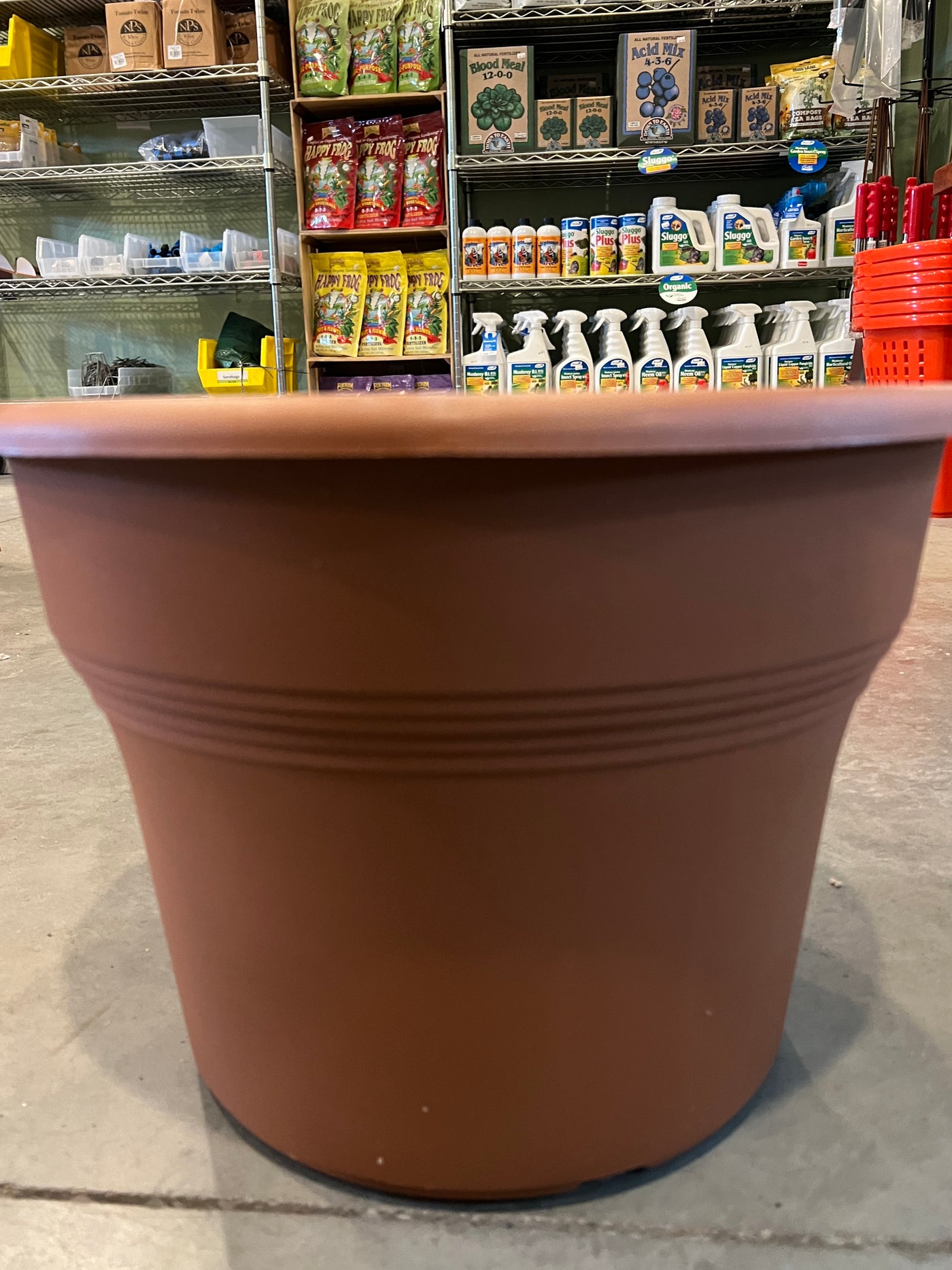 15.5" Round Plastic Pot - Terra Cotta